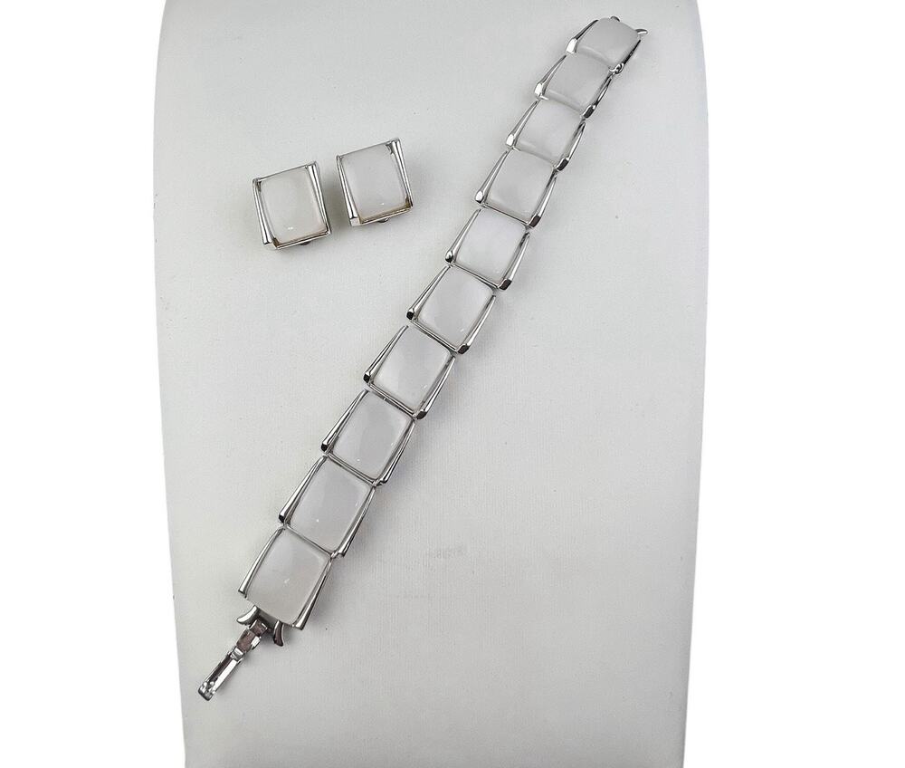 Kramer Demi Parure Clip On Earrings & Bracelet 725" White Thermoset Vintage